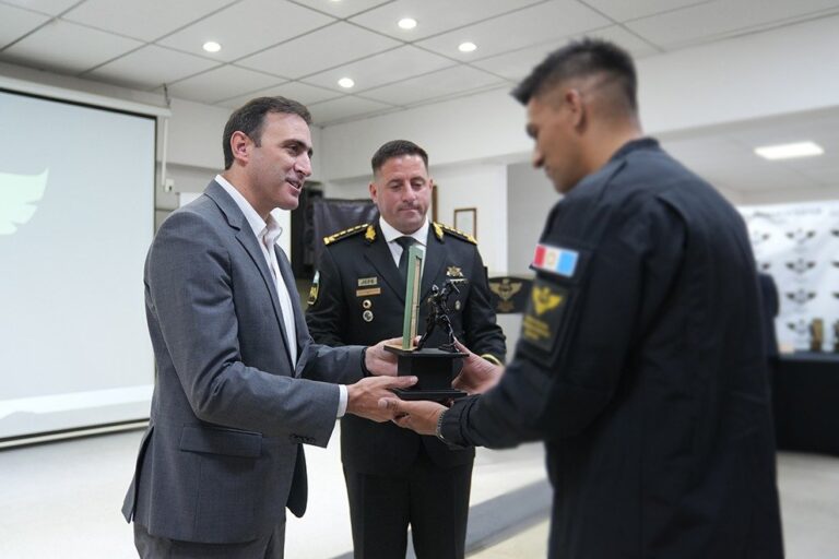 Entrega de certificados del Curso de Operador Táctico Brechero en el edificio base de la FPA en Córdoba