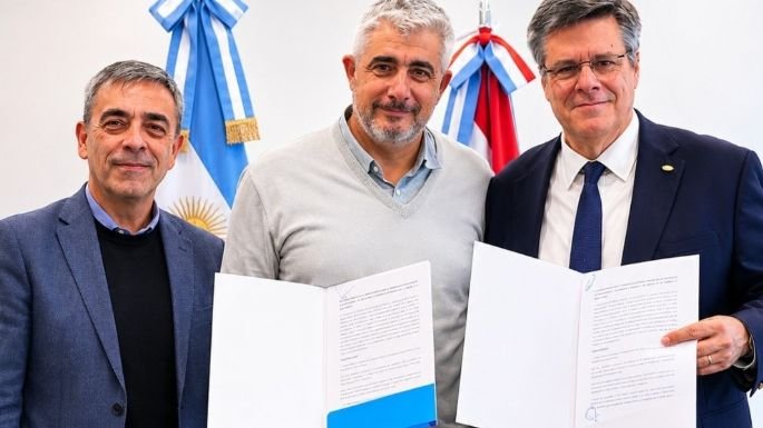 Firma del convenio entre el Gobierno de Córdoba y Roche