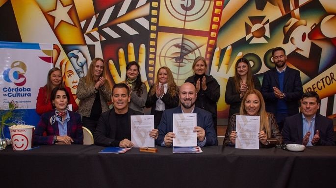 Cartel del programa IECA con salas de cine adheridas