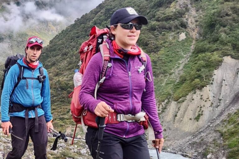 Ayelén Rapisarda, primera egresada de la Tecnicatura Superior en Guía de Trekking y Montaña en Córdoba