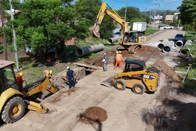 Cartel de obra en avenida Bodereau con desvío de tránsito
