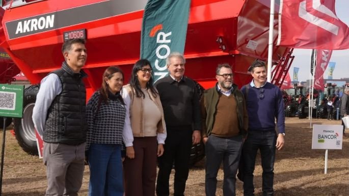 Stand de Córdoba en Agroactiva con maquinaria agrícola