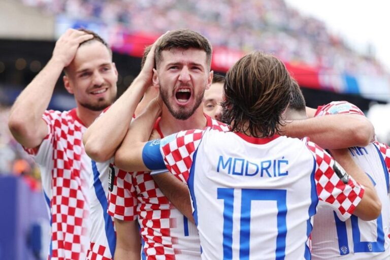 Jugadores de Croacia celebrando tras el gol ante Ghana en Filadelfia
