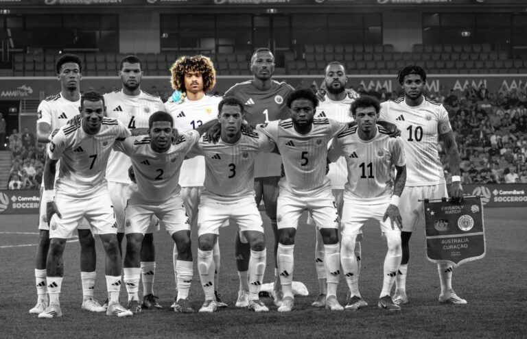 Jugadores de la selección de fútbol de Curazao durante un partido
