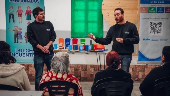 Estudiantes en taller de Ecovivencias en escuela de Córdoba