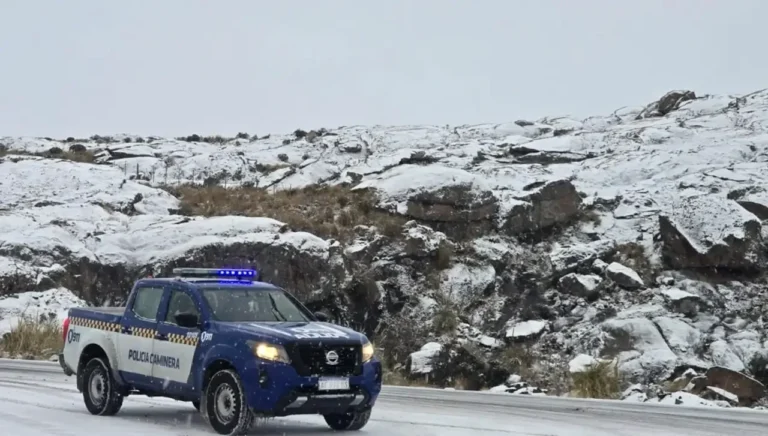 Paisaje nevado en las Altas Cumbres de Córdoba, cerca del Parador El Cóndor
