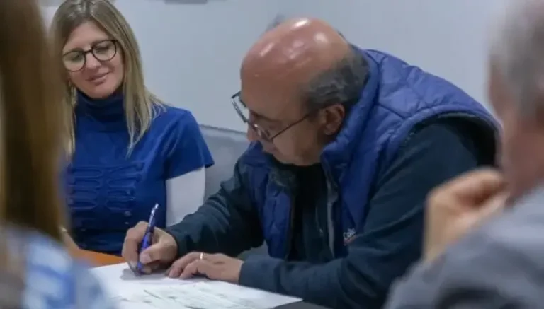 Entrega de aportes económicos a clubes en La Falda