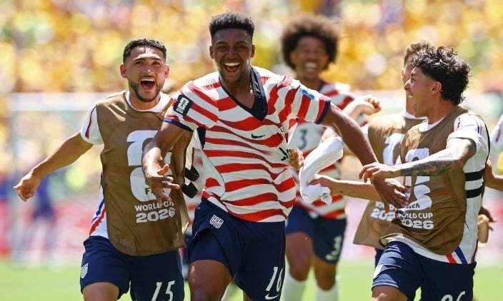 Jugadores de Estados Unidos celebrando un gol en el Seattle Stadium