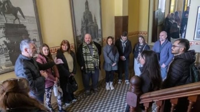 Estudiantes de Arquitectura de la UNC realizando relevamiento patrimonial en La Falda