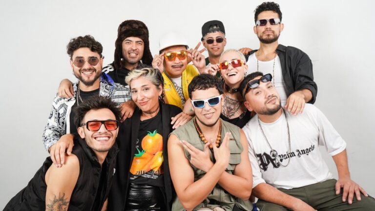 Escenario y público en el Festival Papá Mundial en el centro de Córdoba