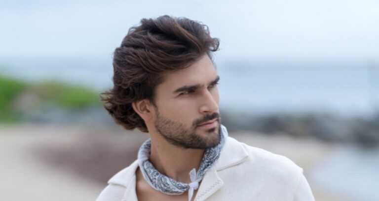 Gastón Locampo en videoclip de Muévelo