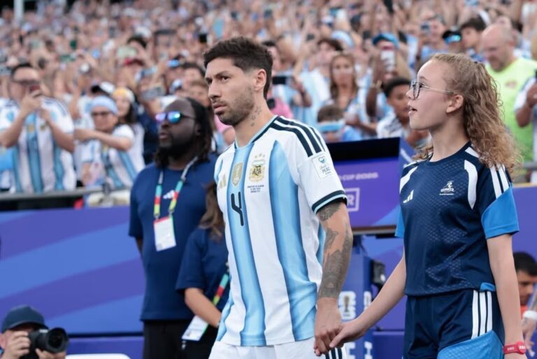 Gonzalo Montiel durante un entrenamiento de la selección argentina
