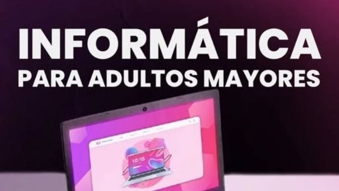 Adultos mayores en un taller de informática en Huerta Grande