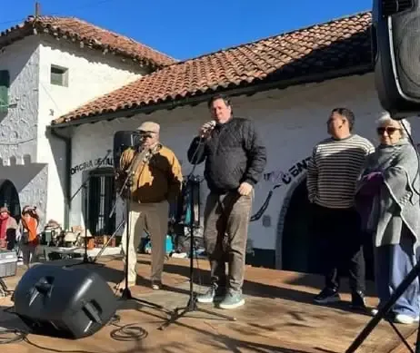 Andén del ferrocarril de Huerta Grande durante la primera edición del Mercado Popular Campesino