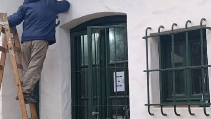 Fachada del andén ferroviario de Huerta Grande tras obras de restauración