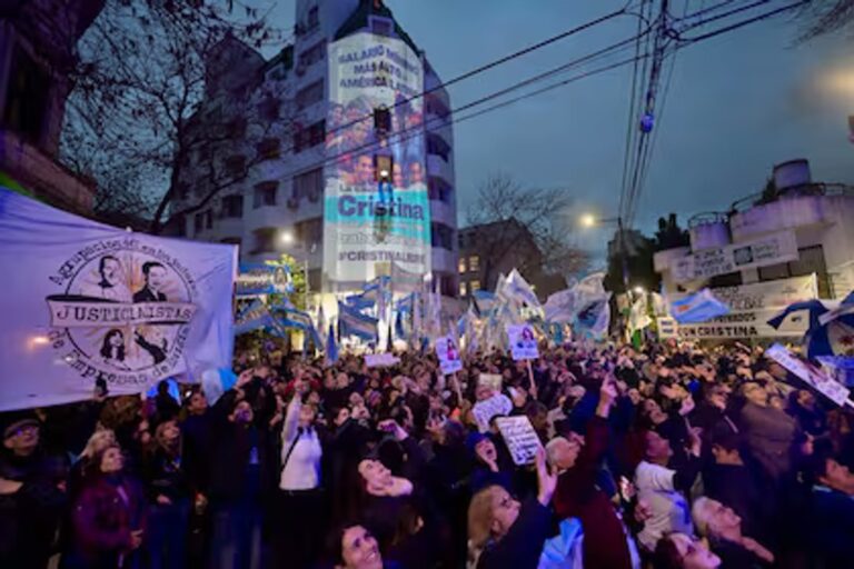 Fachada del edificio en San José 1111, domicilio de Cristina Fernández