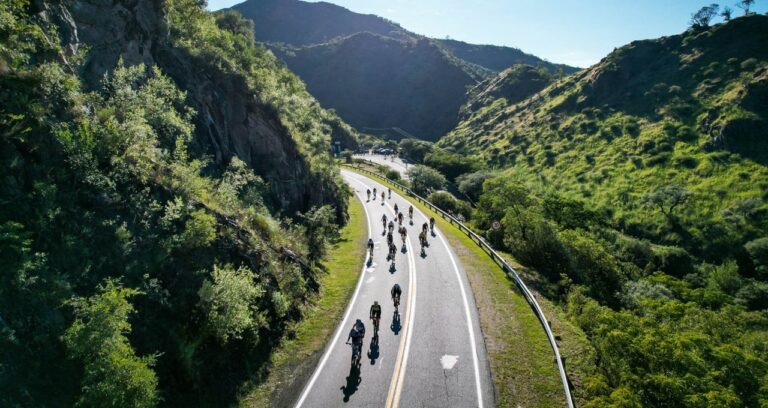 Ciclistas en la competencia L’Étape en Córdoba