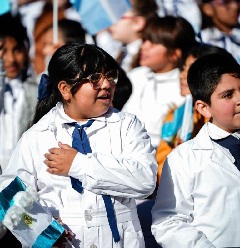 Acto oficial por el Día de la Bandera en Bell Ville con el gobernador Martín Llaryora