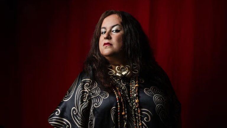 María Castillo de Lima, soprano trans, en el escenario del Teatro Avenida
