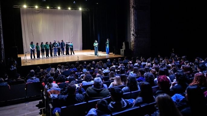 Apertura del Festival Mundial de Teatro Adolescente Vamos que Venimos en el Teatro Municipal Comedia de Córdoba