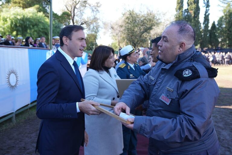 Agentes penitenciarios reunidos en el acto del Día del Agente Penitenciario en la Escuela de Cadetes de Córdoba