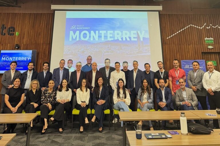 Delegación cordobesa en la Feria Proveedor Automotriz en Nuevo León, México