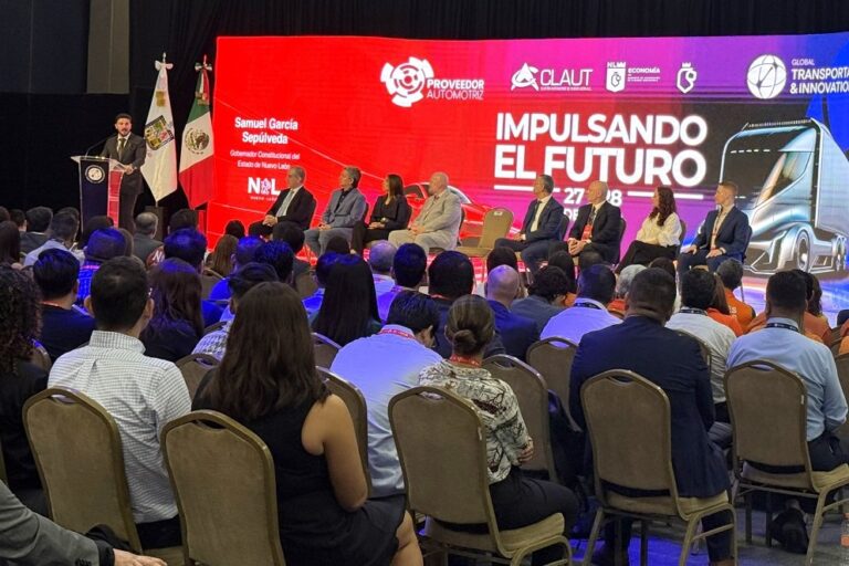 Delegación cordobesa en la Feria Proveedor Automotriz en Nuevo León, México