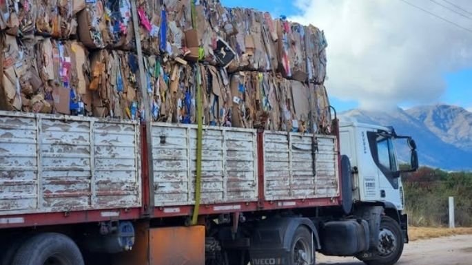 Cartón enfardado en la Planta de Reciclado de Capilla del Monte