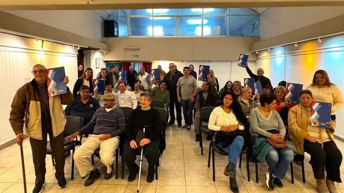 Entrega de escrituras de propiedad en Capilla del Monte