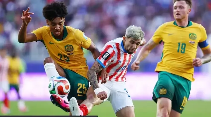 Jugadores de Paraguay y Australia en el campo del Levi’s Stadium durante el partido del Mundial 2026