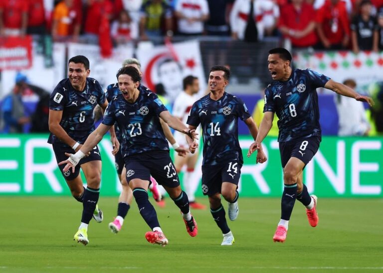 Jugadores de Paraguay celebrando el gol ante Turquía en el Levi's Stadium
