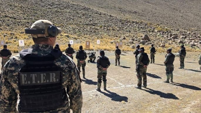 Instructores del ETER de la Policía de Córdoba durante capacitación en Bolivia