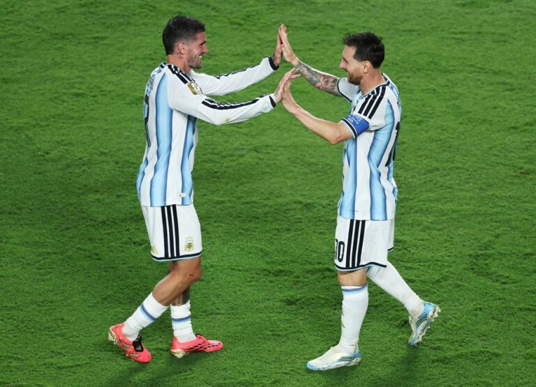 Rodrigo De Paul con la camiseta de la Selección Argentina durante el partido ante Argelia