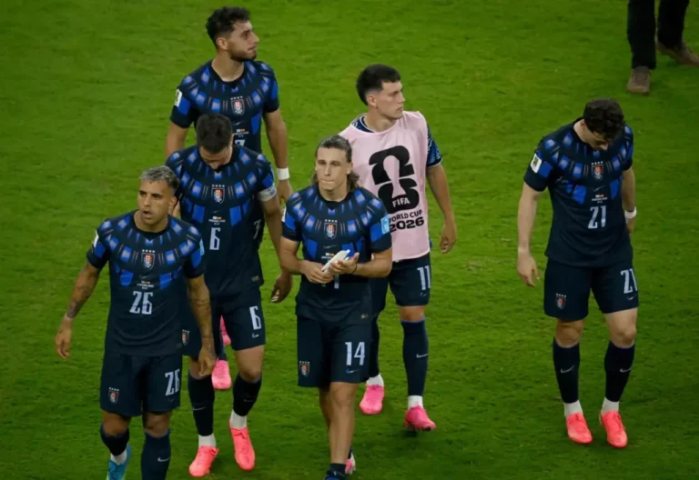 Jugadores de Uruguay y España durante el partido del Mundial 2026 en Guadalajara