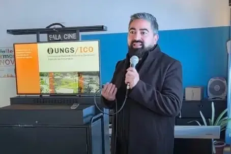 Presentación de diplomaturas en Valle Hermoso con autoridades municipales y académicas