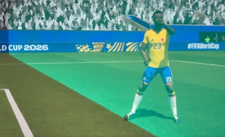 Davinson Sánchez celebra un gol que luego fue anulado por el VAR