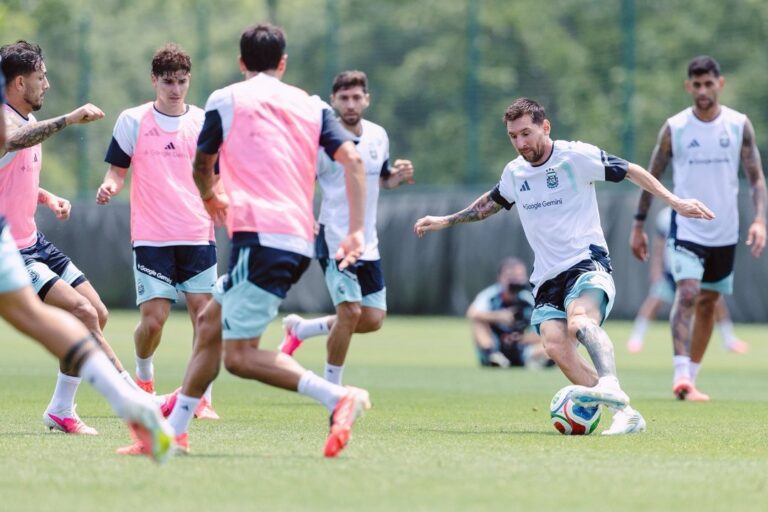 Lionel Scaloni durante la práctica de la Selección Argentina