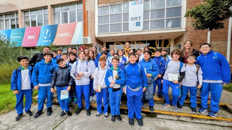 Estudiantes de la Escuela García Faure durante la visita a SRT Media