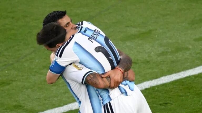 Jugadores de la Selección Argentina celebrando un gol durante el partido contra Cabo Verde en el Hard Rock Stadium de Miami