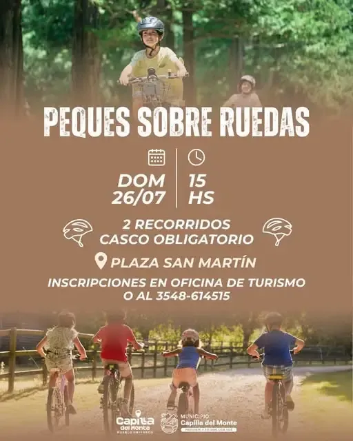 Niños con cascos participando en recorridos sobre ruedas en Capilla del Monte