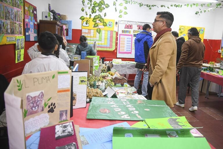 Estudiantes del colegio Blas Parera presentan proyectos sobre calor extremo en la 58° Feria de Ciencias de Córdoba