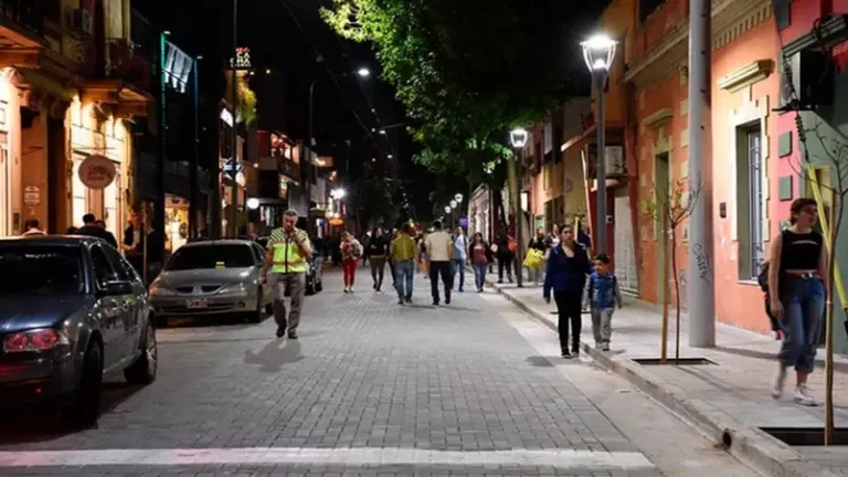 Calle Belgrano cortada por obras de cloacas en Córdoba