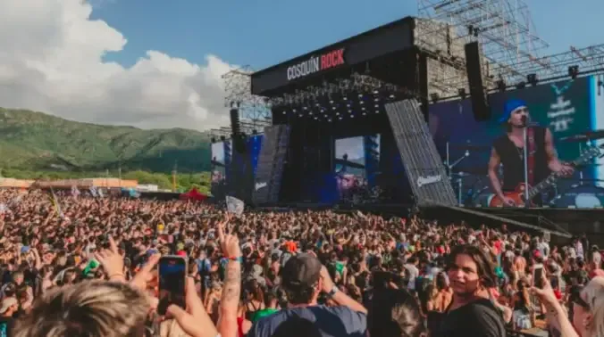 Cartel del Cosquín Rock 2027 con información sobre venta de entradas