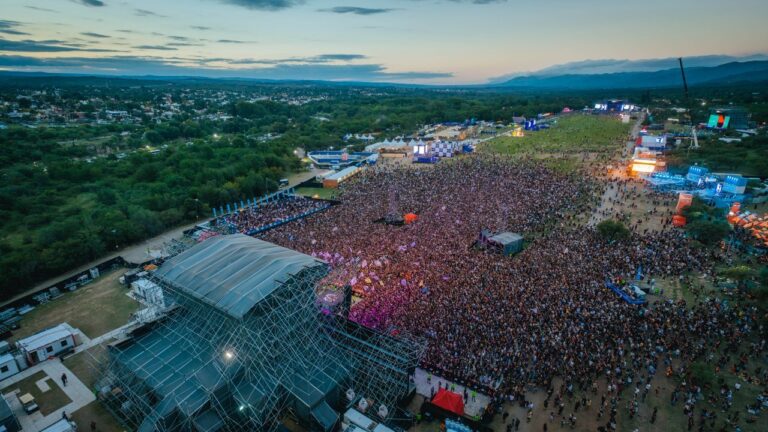 Escenario del festival Cosquín Rock en las Sierras de Córdoba