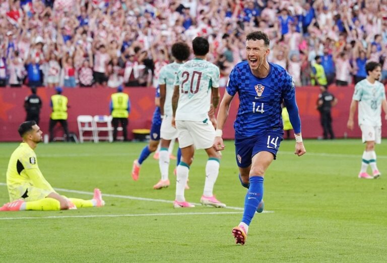 Jugadores de Croacia y Portugal en el partido de dieciseisavos de final del Mundial 2026 en Toronto