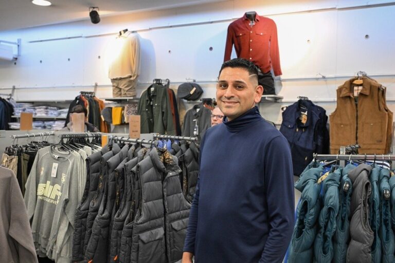 Pablo Gómez trabajando en Tiendas Balbi, Córdoba