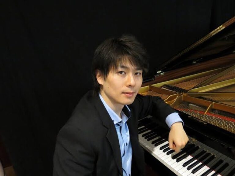 Kotaro Fukuma al piano
