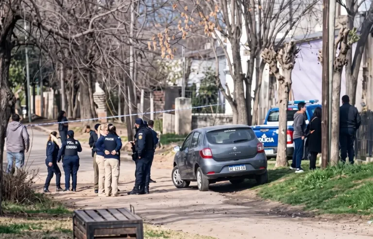 Fotografía de la fachada de la vivienda donde ocurrió el femicidio en Santa María de Punilla
