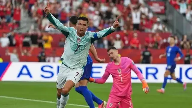 Jugadores de Portugal celebrando un gol ante Croacia en el BMO Field de Toronto