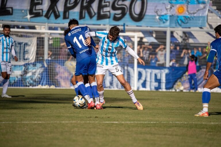 Estadio Miguel Sancho de Racing de Nueva Italia durante el partido contra San Telmo